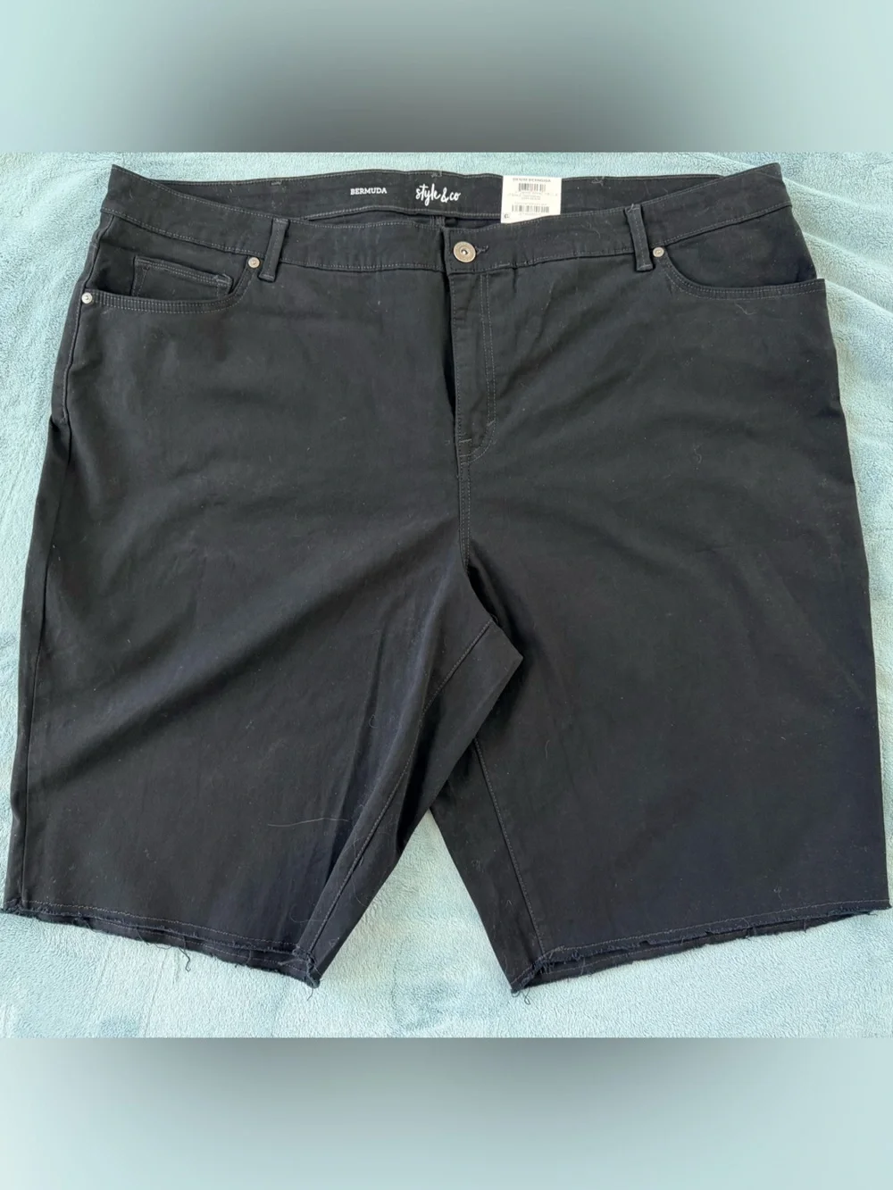 NEW STYLE & CO Plus Size Denim Raw-Edge Deep Black Mid-Rise Bermuda Short Sz 26W